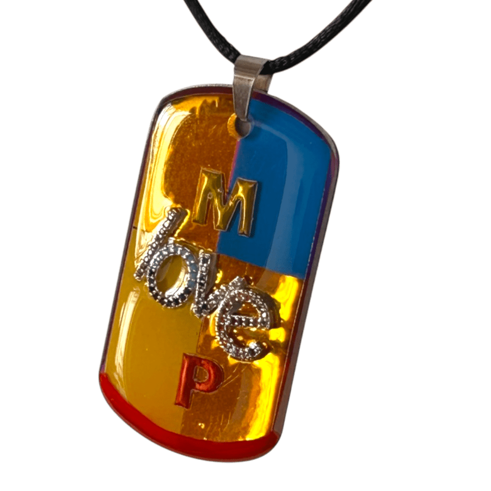 Pendente "More Love Please" Pezzo Unico Artigianale con Retro Personalizzabile rjthw8-is
